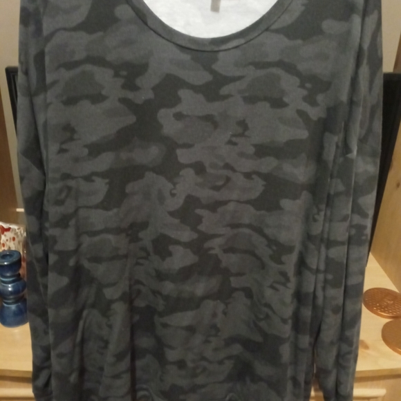 Workshop Sweatshirt - Picture 1 of 2